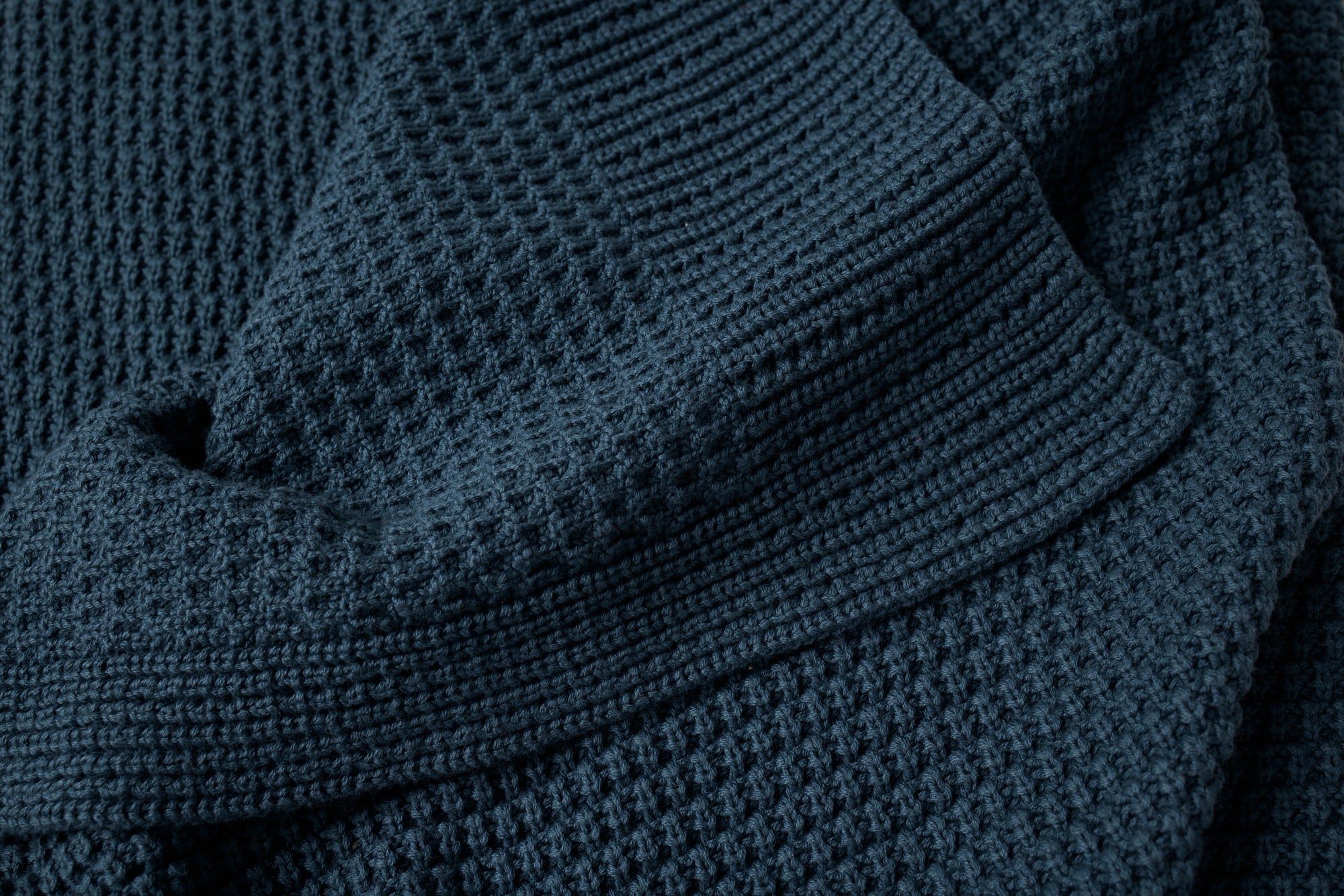 Coyuchi Avalon Organic Knit Throw - Thumbnail 3