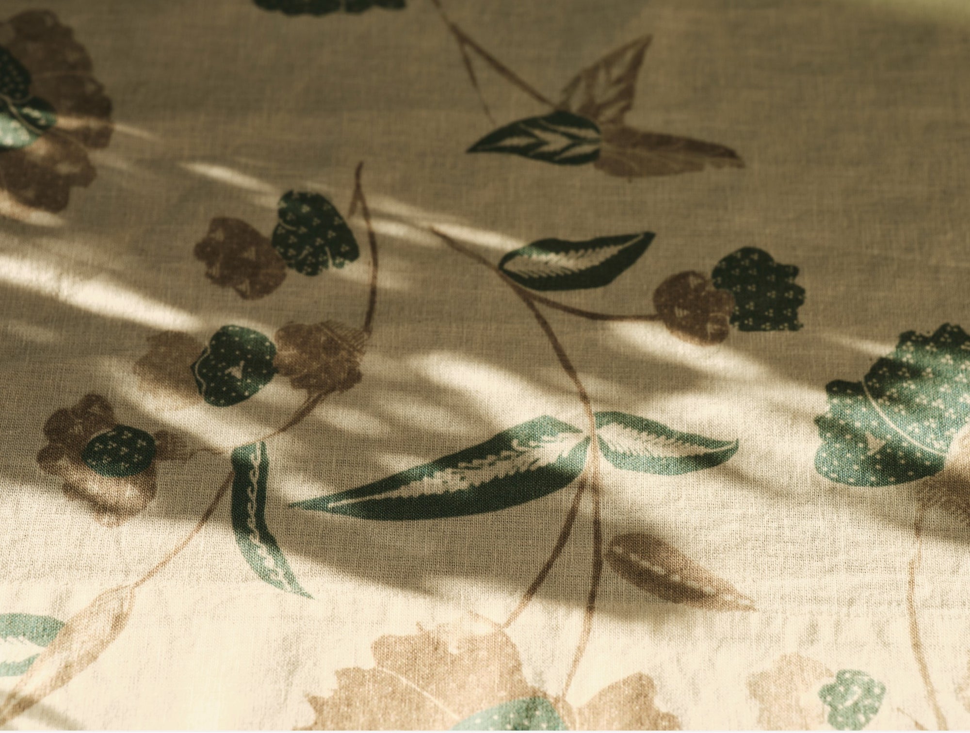Aurora Print Table Runner 