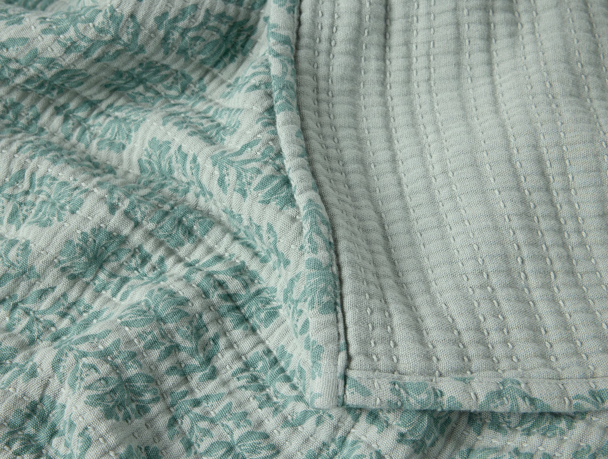 Coyuchi Mirada Matelasse Throw - Thumbnail 4