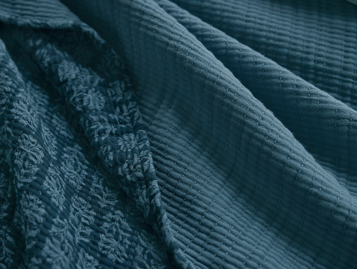 Mirada Organic Matelasse Throw