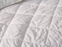 Diamond-Stitched Organic Cotton Comforter - Renewed