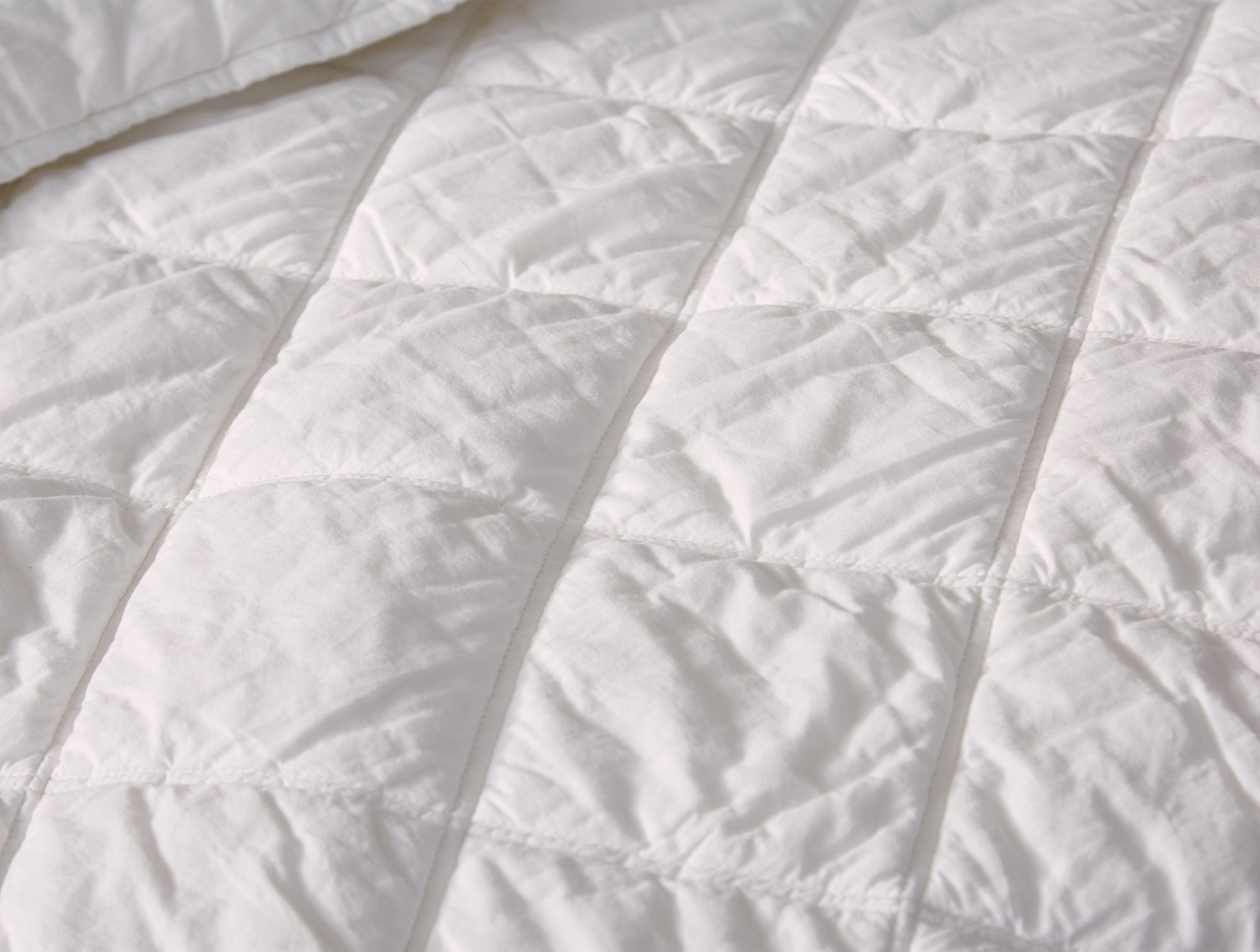 Diamond-Stitched Organic Cotton Comforter - Renewed