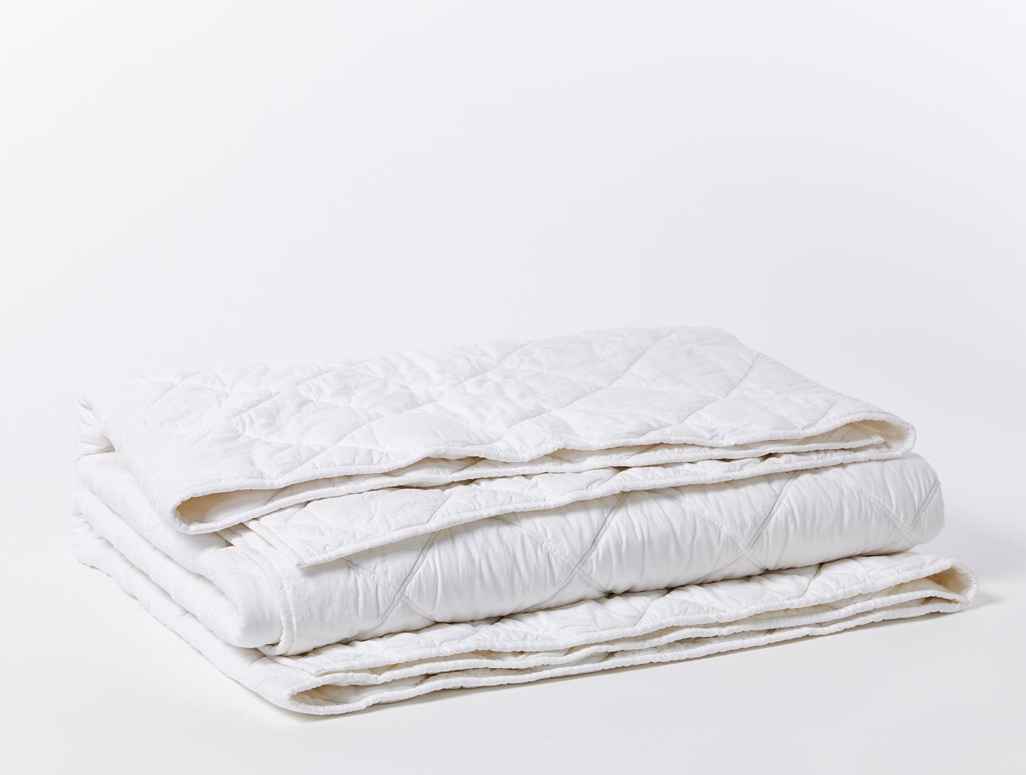 Diamond-Stitched Organic Cotton Comforter - Renewed