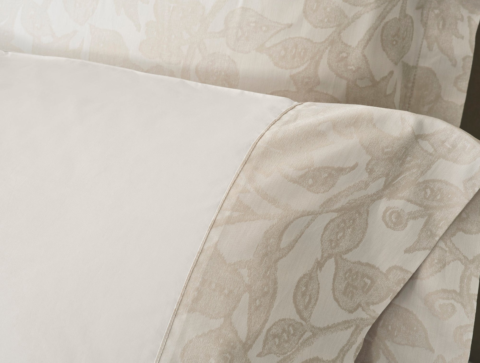 Heritage Organic Jacquard Border Pillowcases - Coyuchi 