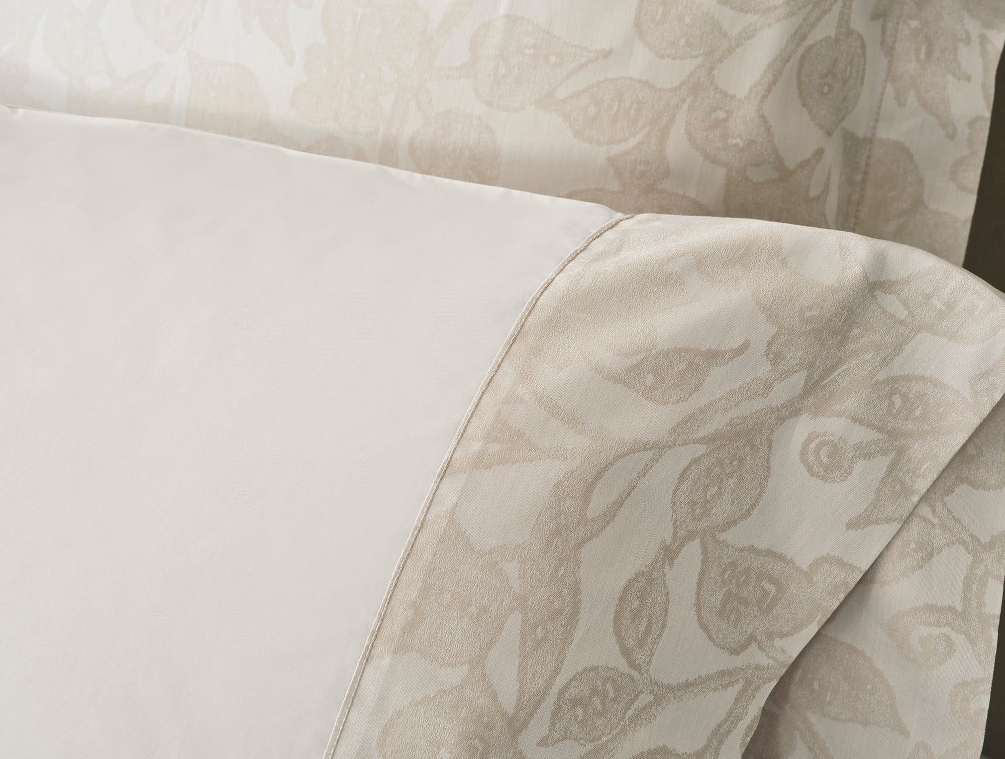 Heritage Organic Percale Jacquard Border Minimalist Sheet Bundle