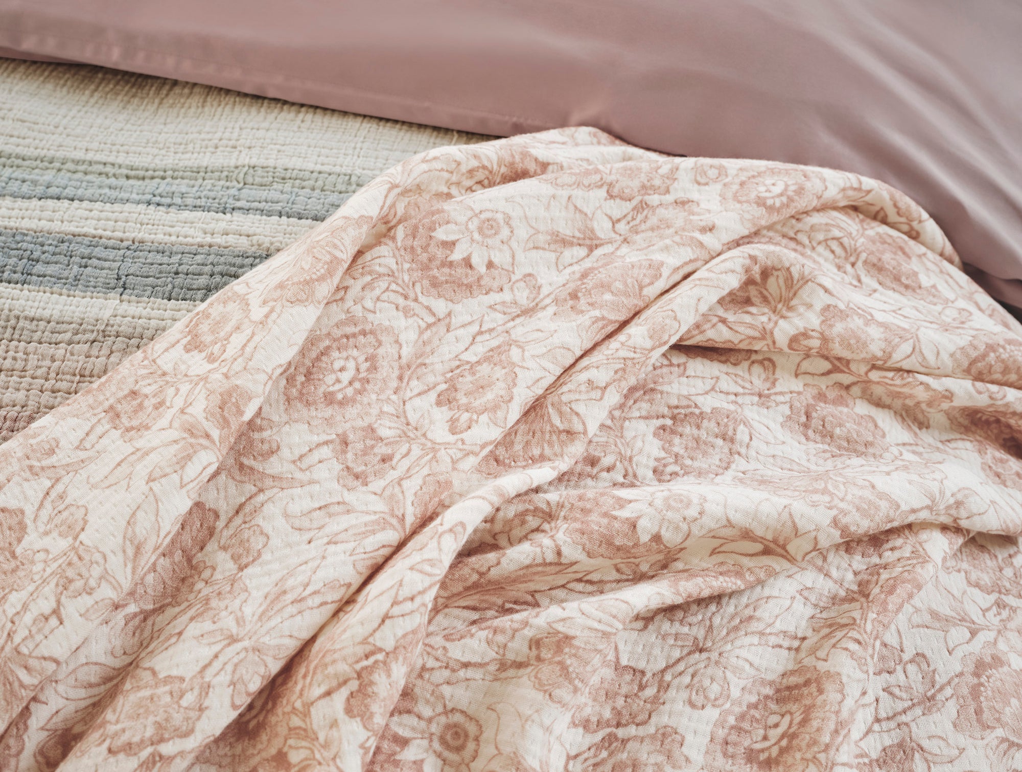 Balboa Organic Matelasse Print Throw