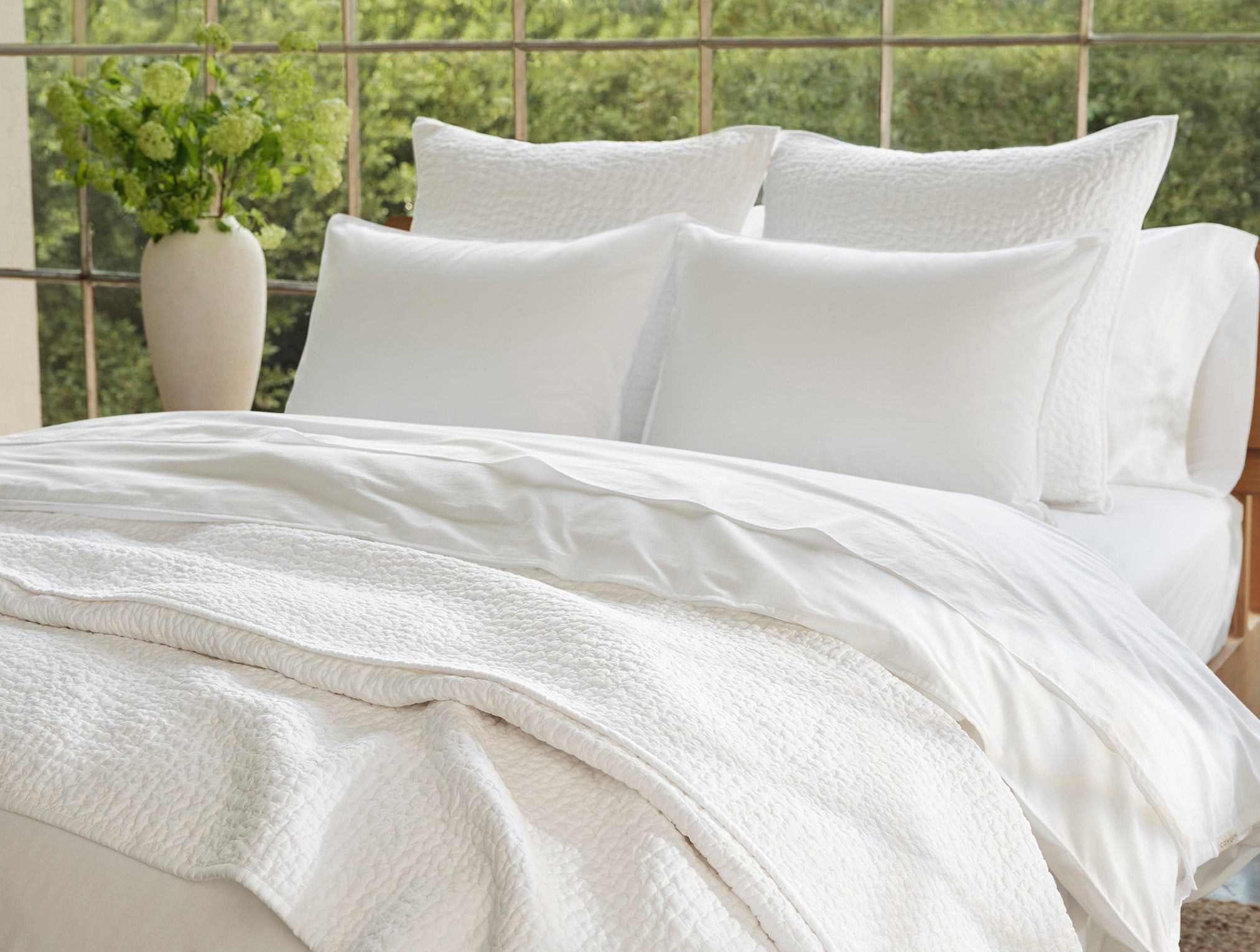 Coyuchi Crinkled Percale Fitted Sheet - Thumbnail 3