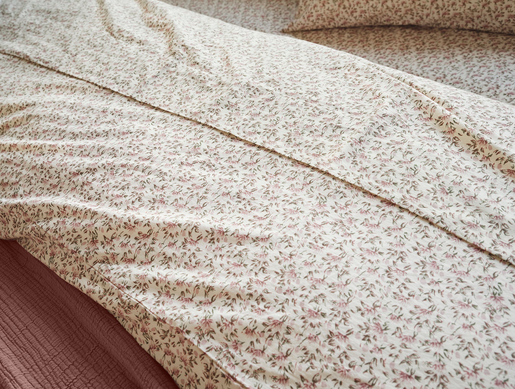 Coyuchi Percale Sheet Set - Thumbnail 5