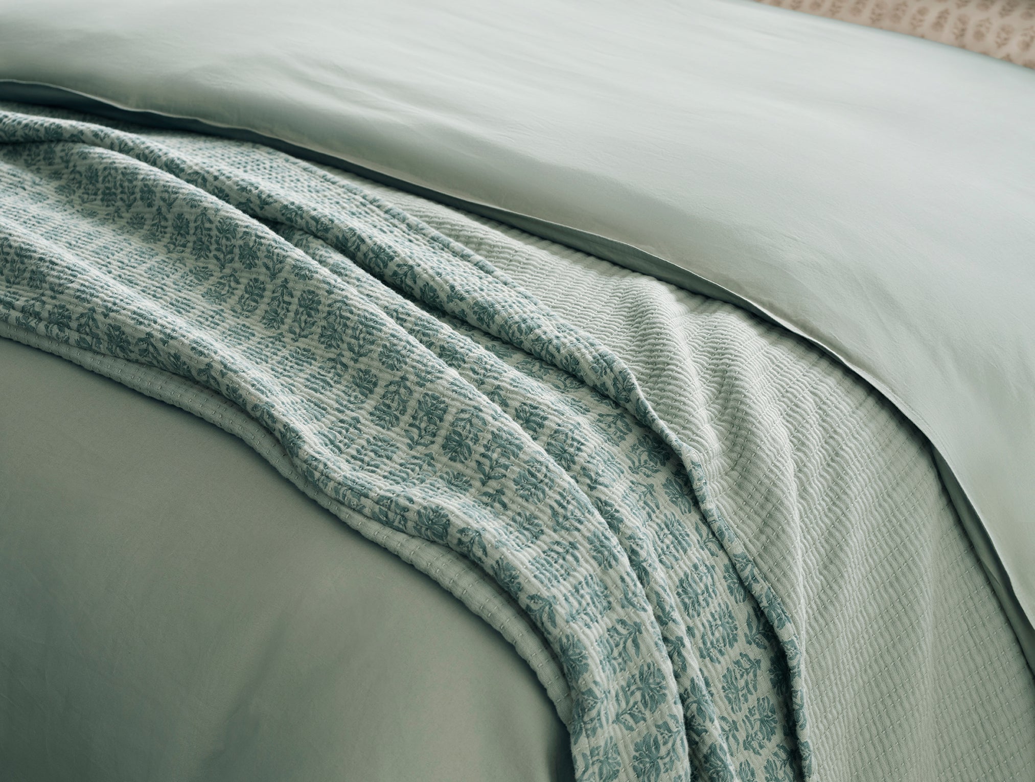 Coyuchi Mirada Matelasse Coverlet - Thumbnail 3
