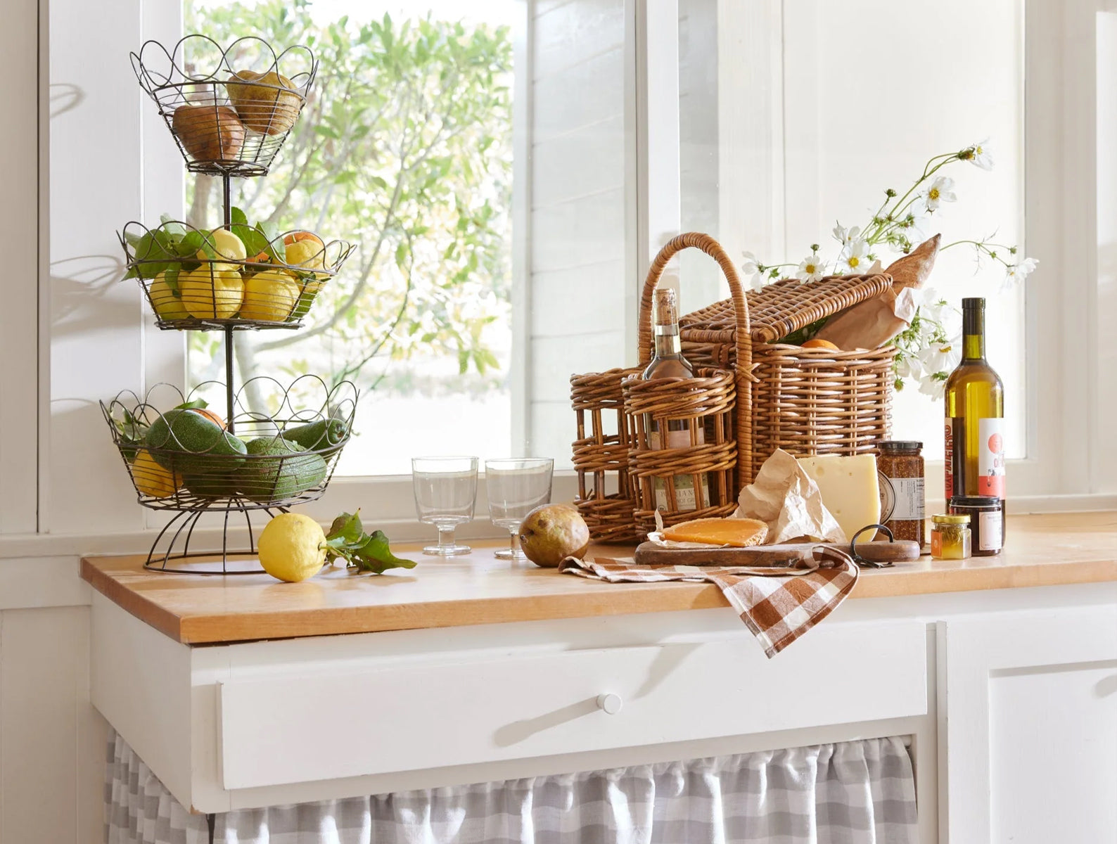 Apéro Wine and Cheese Picnic Basket