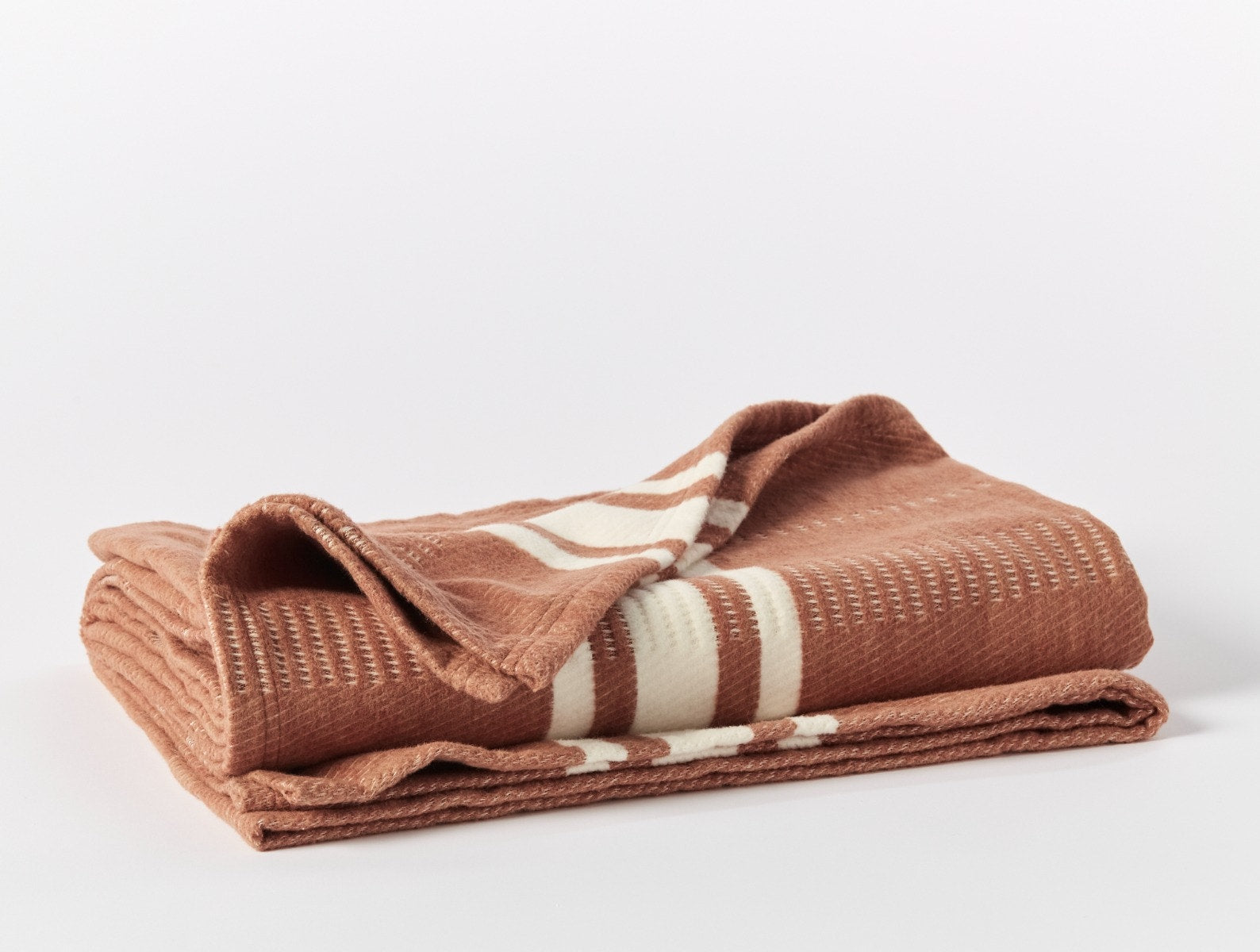 Cirrus Supersoft Organic Cotton Throw - Thumbnail 3