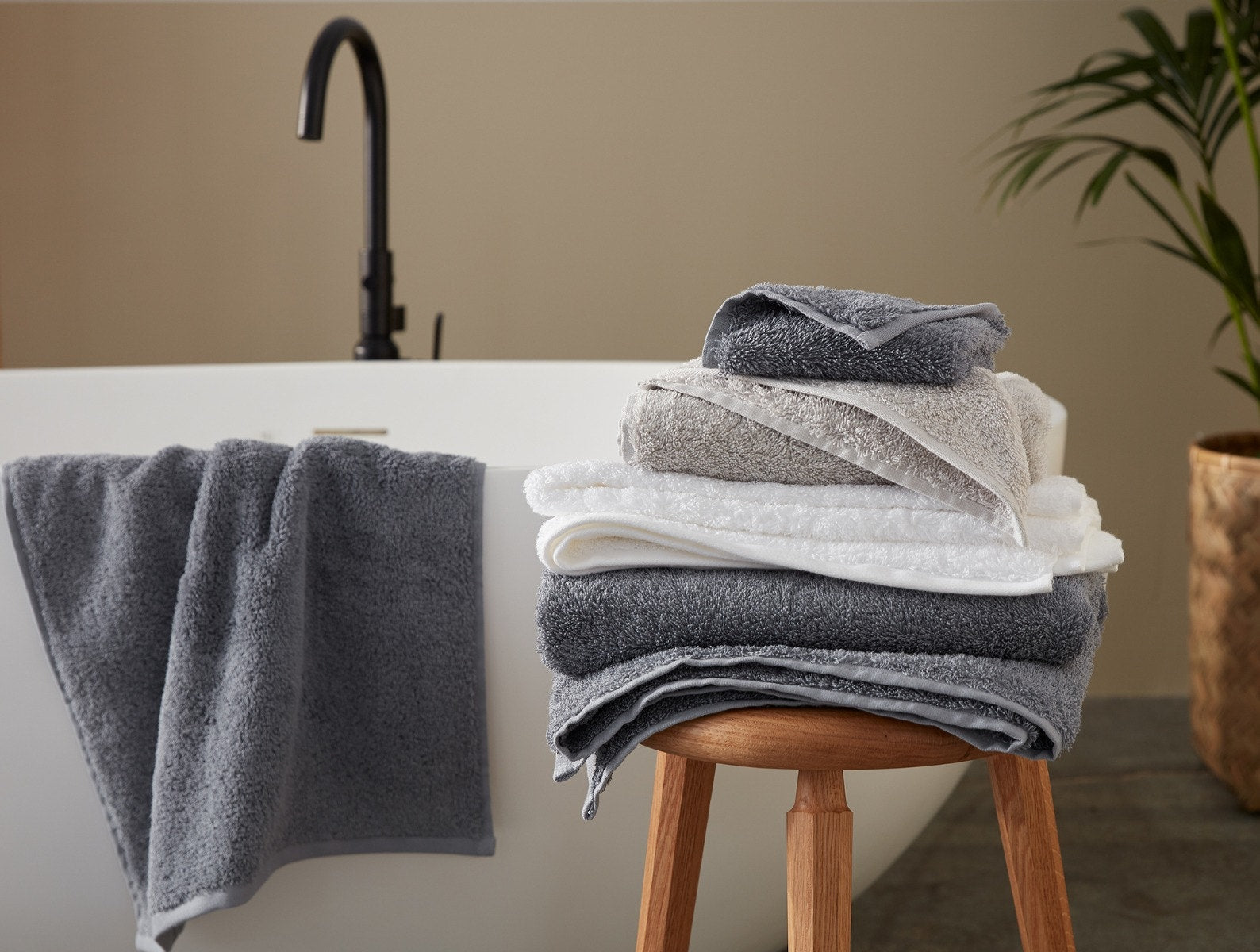 Coyuchi Cloud Loom 4-Piece Organic Cotton Bath Towel Set in Steel Blue