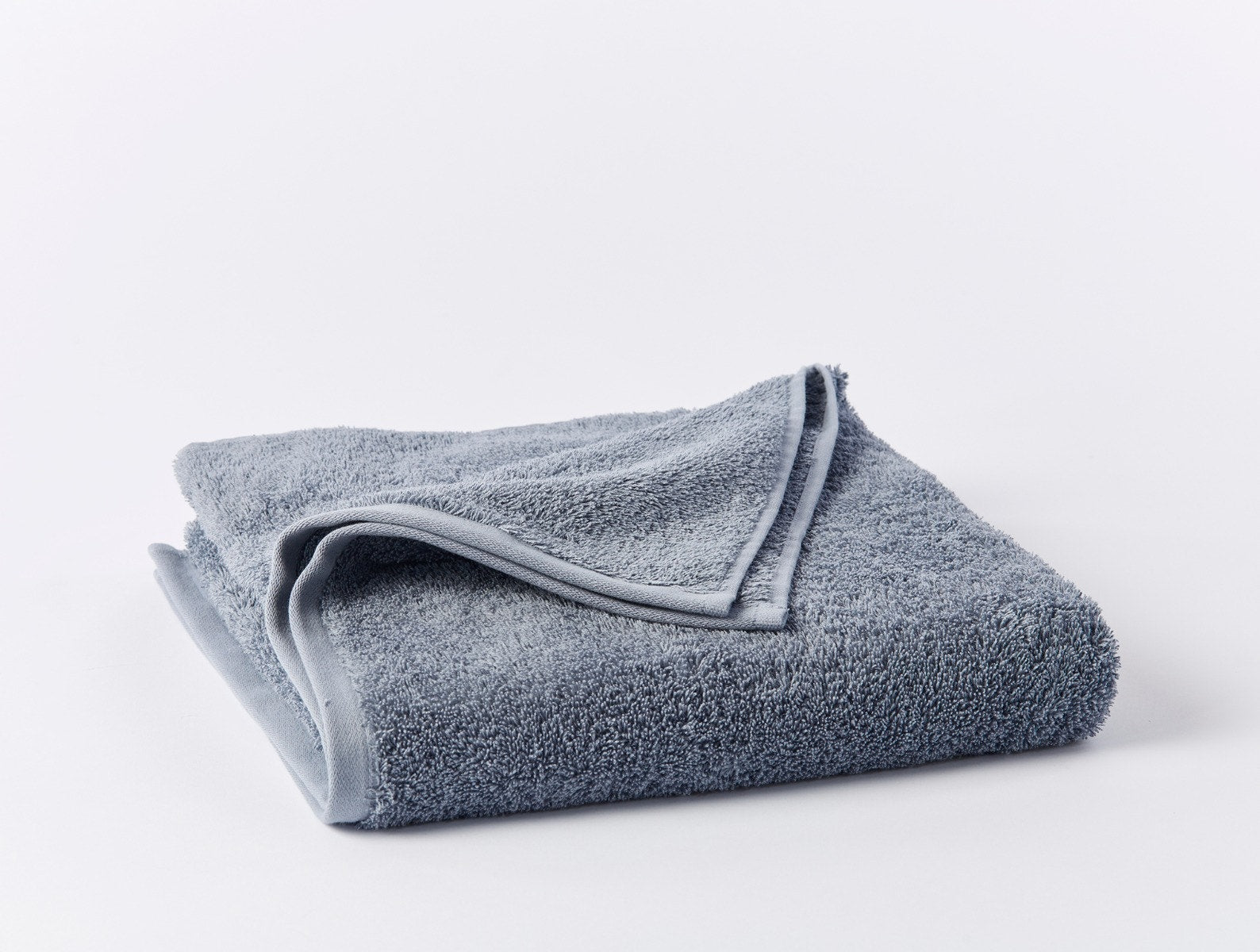 Coyuchi Cloud Loom 4-Piece Organic Cotton Bath Towel Set in Steel Blue